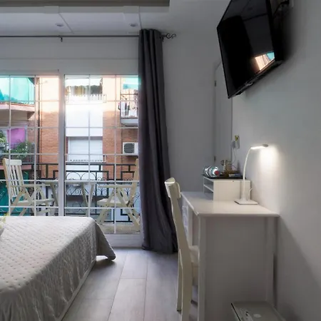 Warm Harbor Homestay Santa Coloma de Gramenet